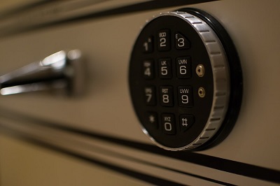 Professionals Advise Homeowners to Install Safes at Home for Security